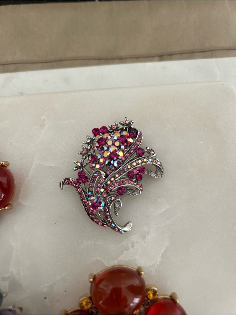 Brooch bundle - Picture 4 of 7